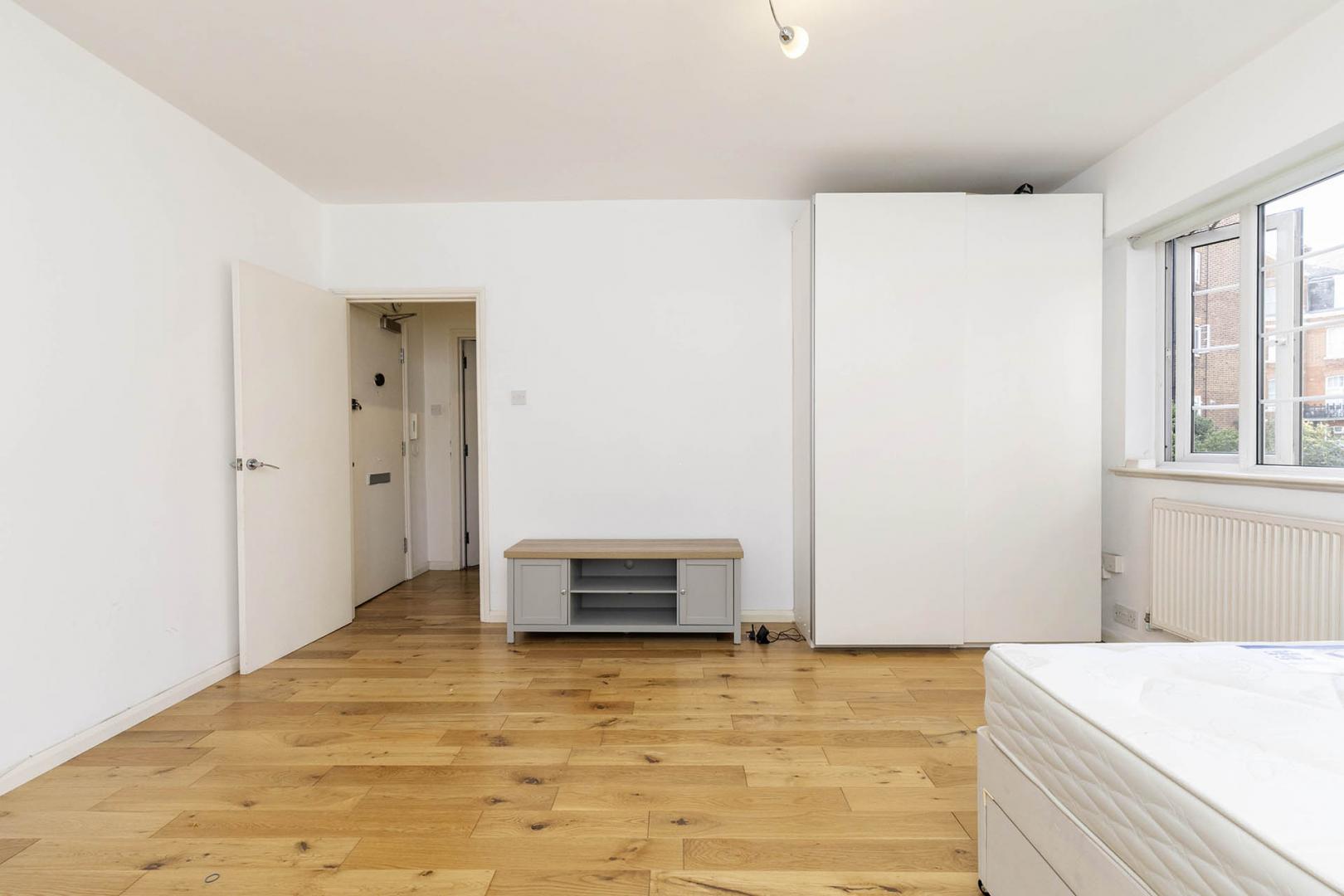 			Studio Apartment, 1 bath, 1 reception Flat			 Embassy House, West End Lane, West Hampstead